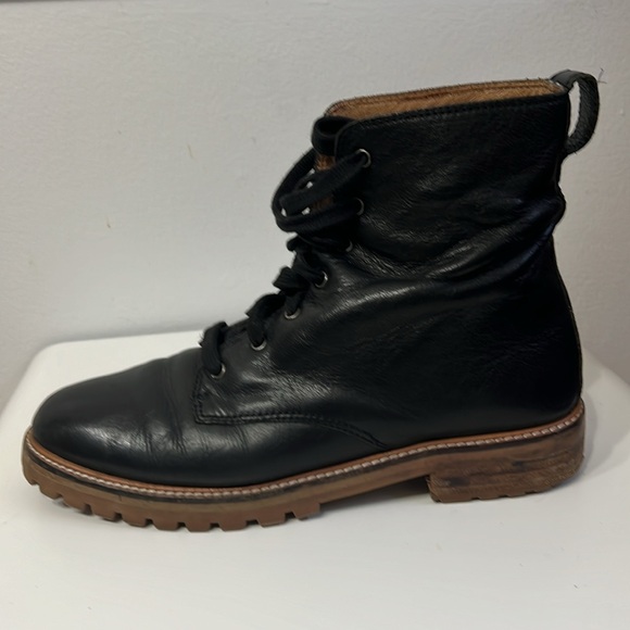 Madewell women’s 7.5 lace-up black leather boots with lug soles, 1” heel - Picture 5 of 14